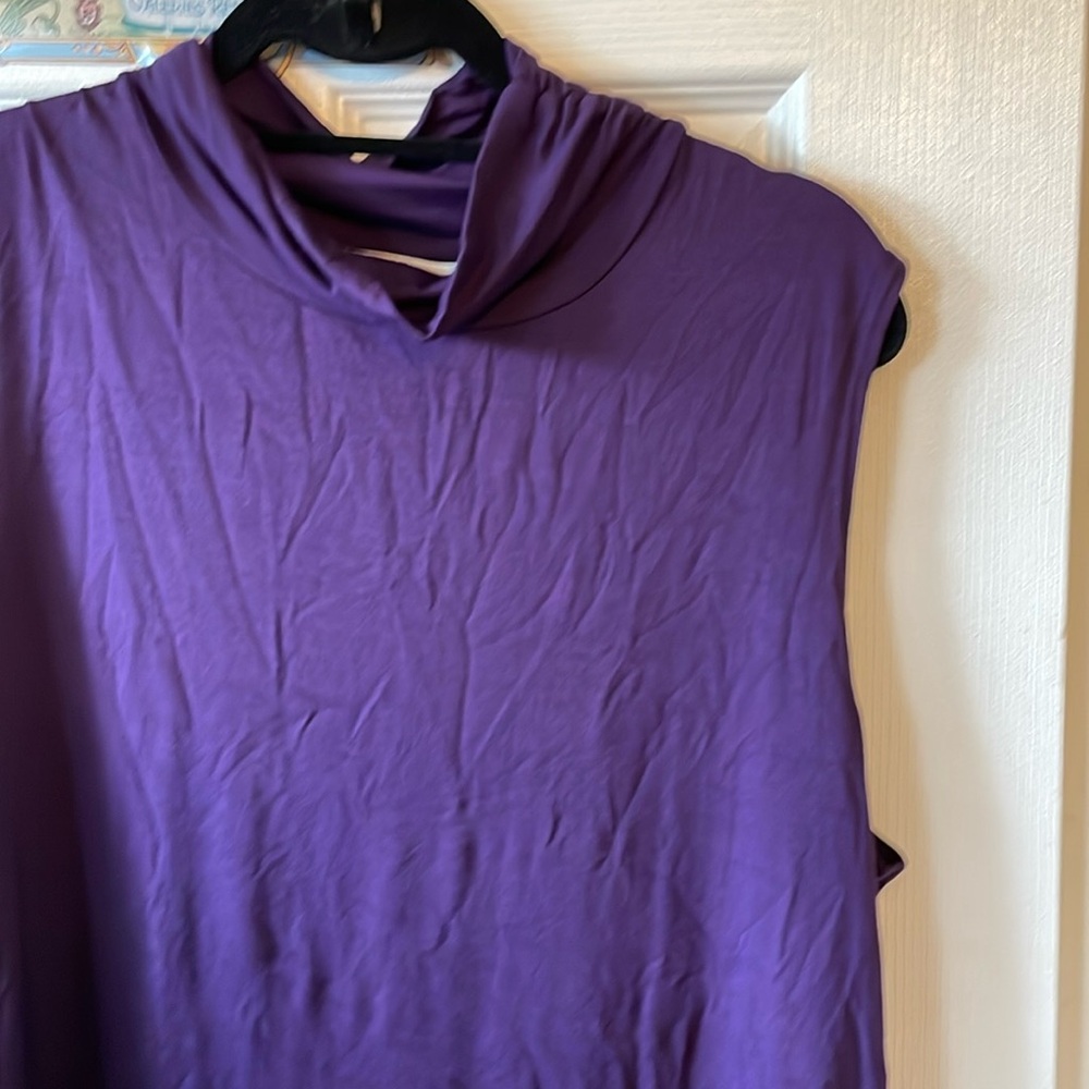Sleeveless shell top